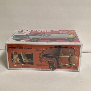 AMT 1/25 ‘77 Ford Cruising Van Kit #AMT1108/NEW