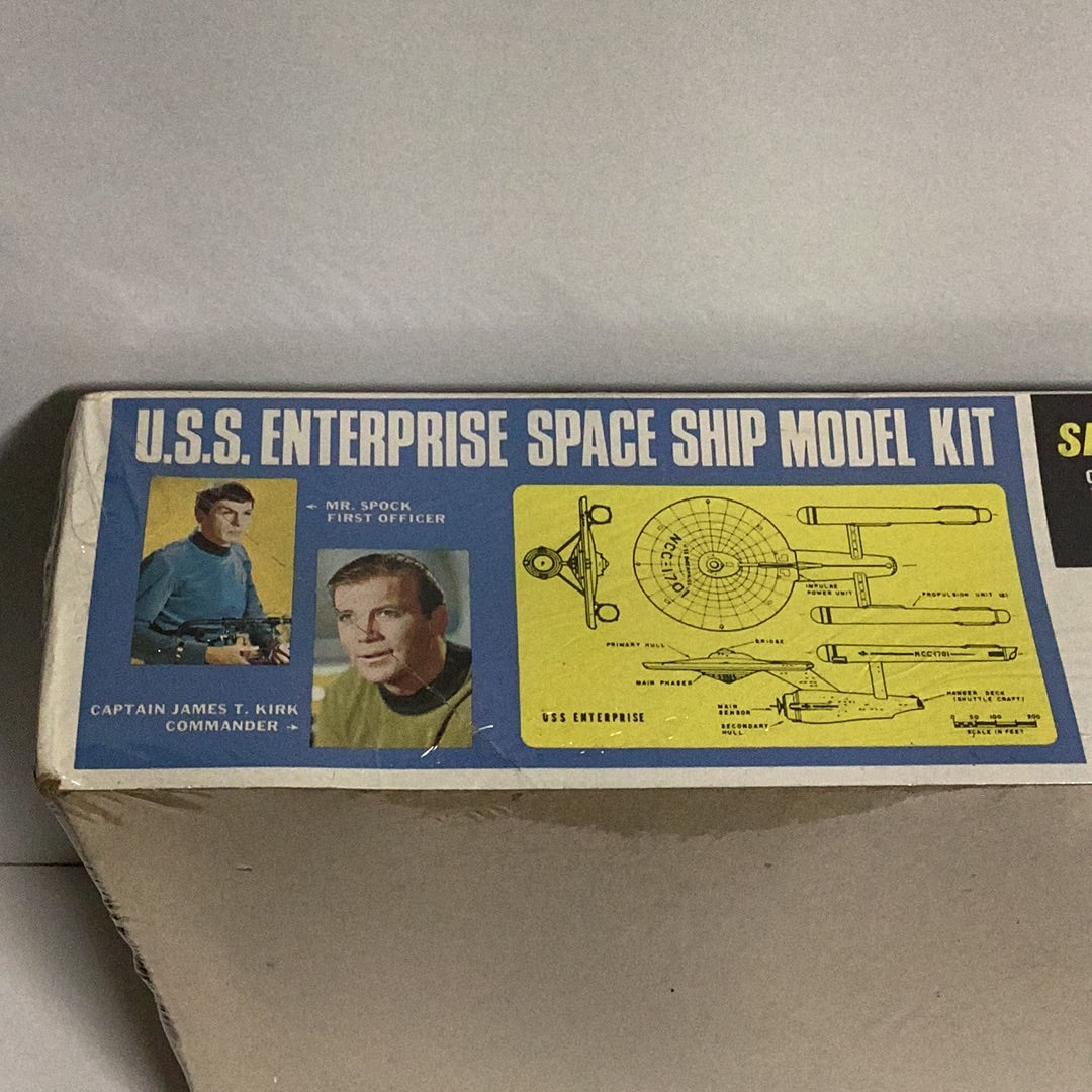 AMT Star Trek USS Enterprise Model Kit #S951
