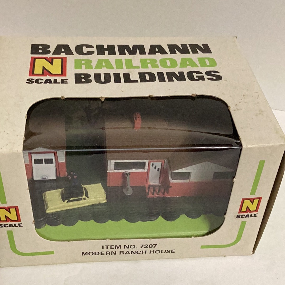Bachmann N Scale Pre-Built Modern Ranch House # 7207